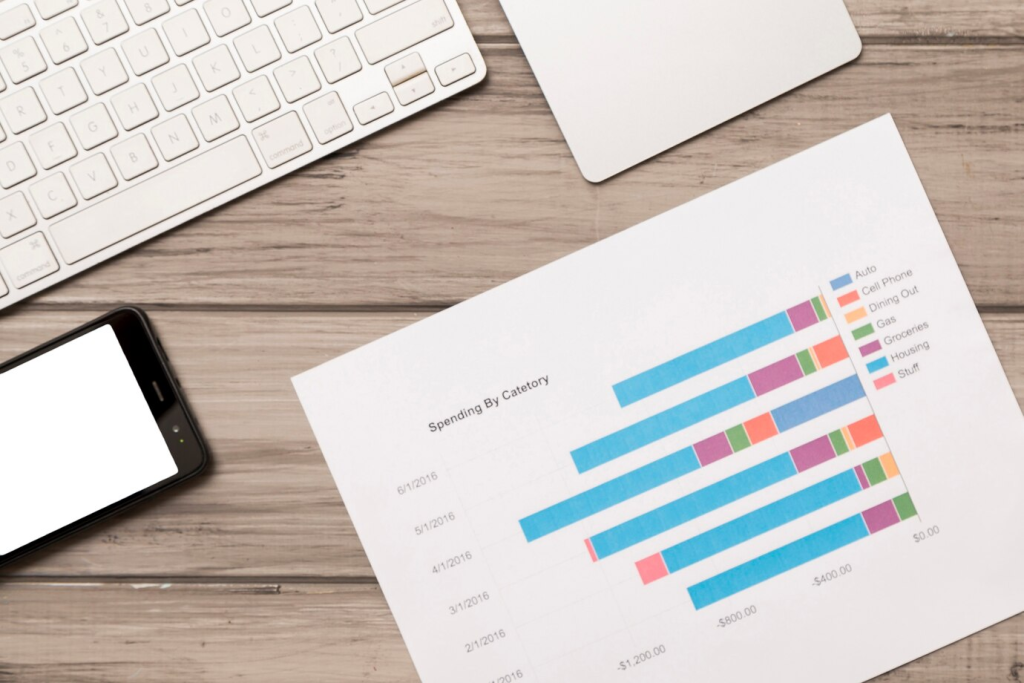 Graphic highlighting key features to look for in affiliate tracking software, including real-time tracking, attribution models, fraud detection, reporting, and integrations